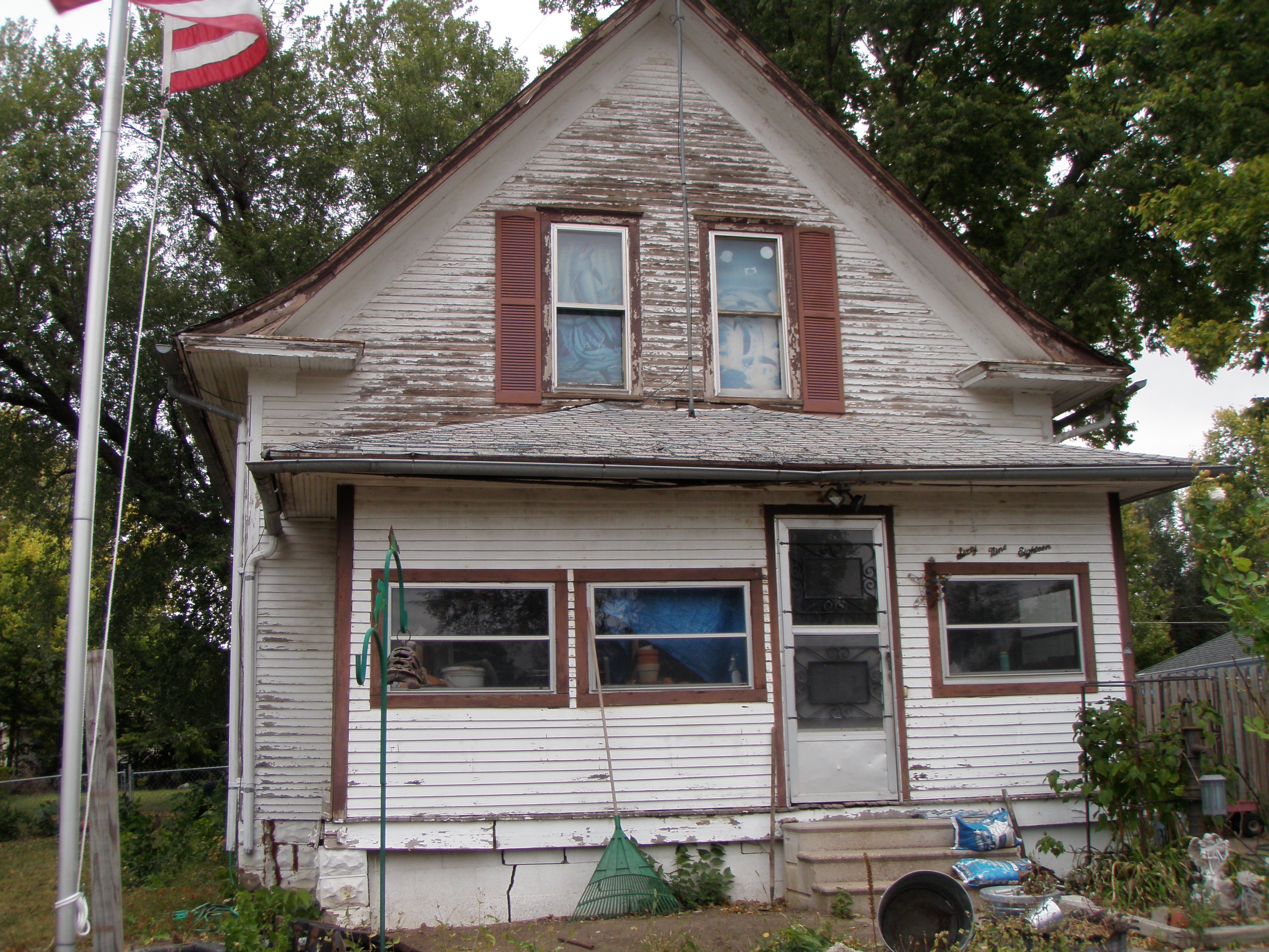Before home rehabilitation House before rehabilitation - in need of repair