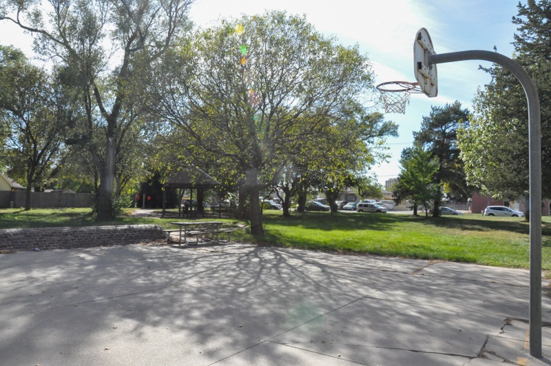34th & Baldwin Avenue park basketball court