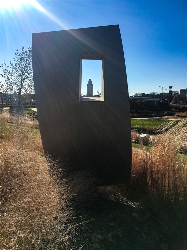 A shot of Discover with the Capital building in the keyhole