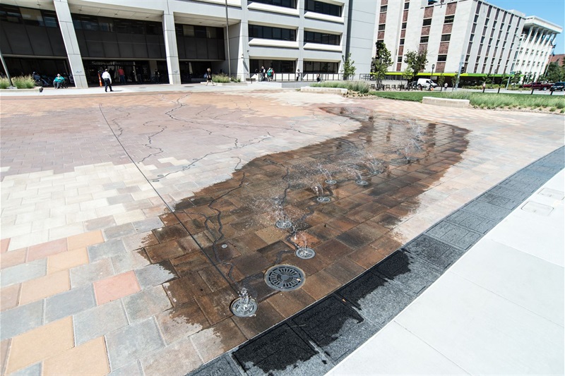 Water coming out of the fountain that mimics the Missouri River.