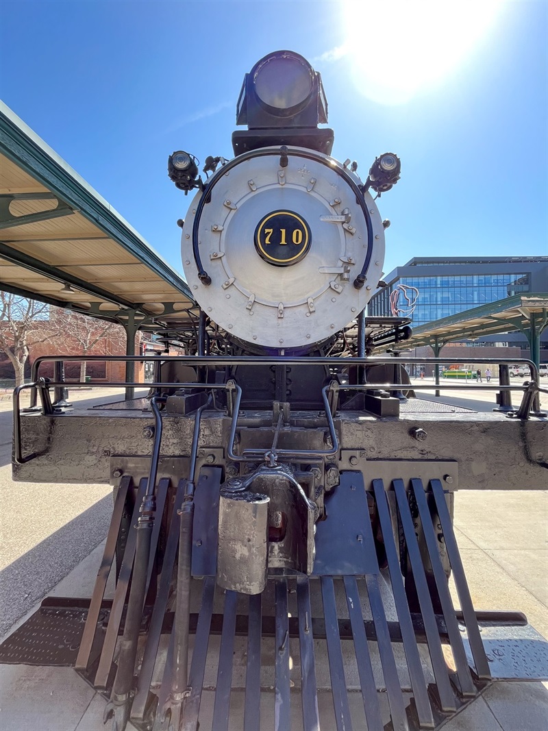 The front of the 710 steam engine. There is a small platform above the grill but below the 710 marking. 