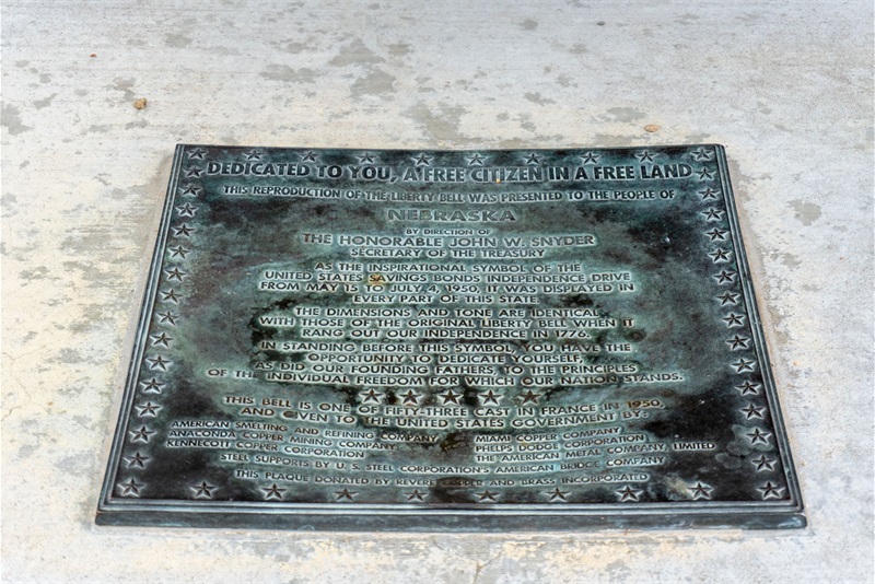 The plaque posted near the replica liberty bell telling the story of it's creation.