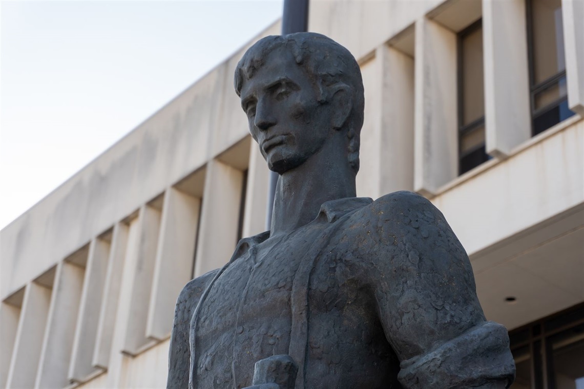 a close of the face of the young Abraham Lincoln sculpture