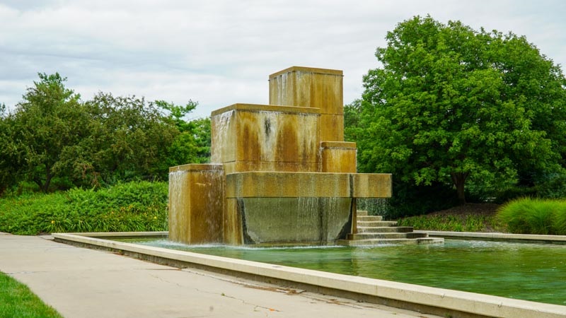 The Bicentennial Cascade Fountain provides a sizable water feature to the neighboring Sunken Gardens, Rotary Strolling Garden, and Rose Garden.